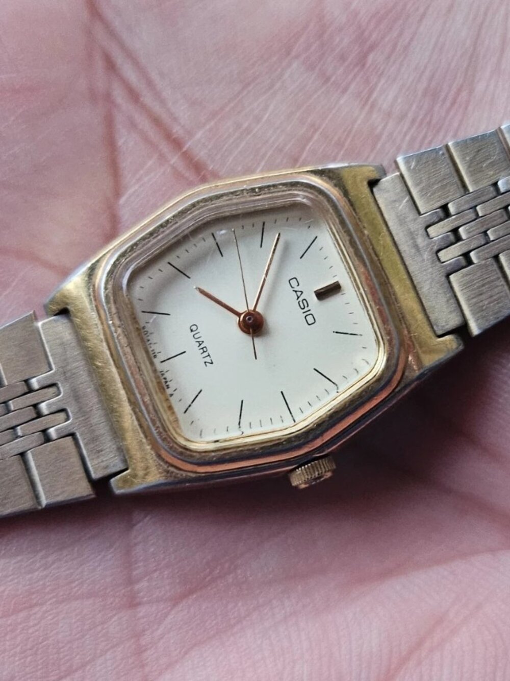 Vintage Casio Ladies Wristwatch Gold Tone Quartz Analog Wrist Watch
